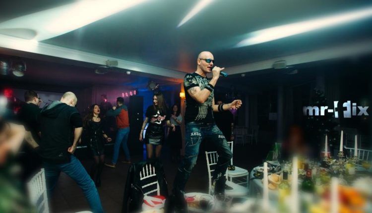 11.-MR.FiX-Frontman-TABLE-ENTRE