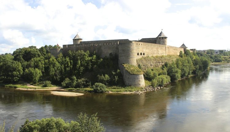 river-352436_1280