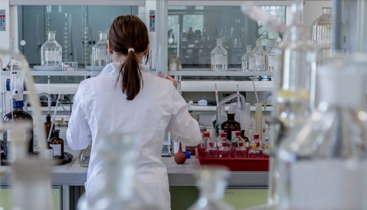 laboratory-g31886663e_1280